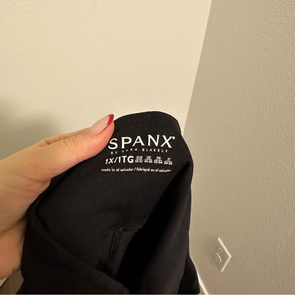 Spanx Shaping Compression Knee Length Leggings So… - image 6